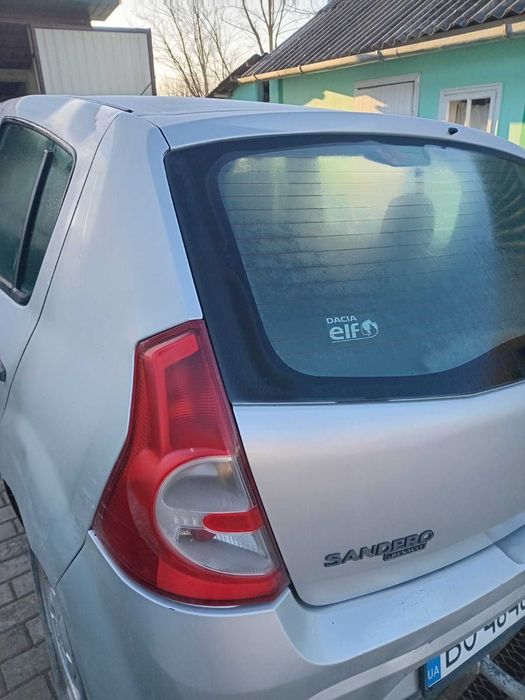 автомобіль дачія сандеро