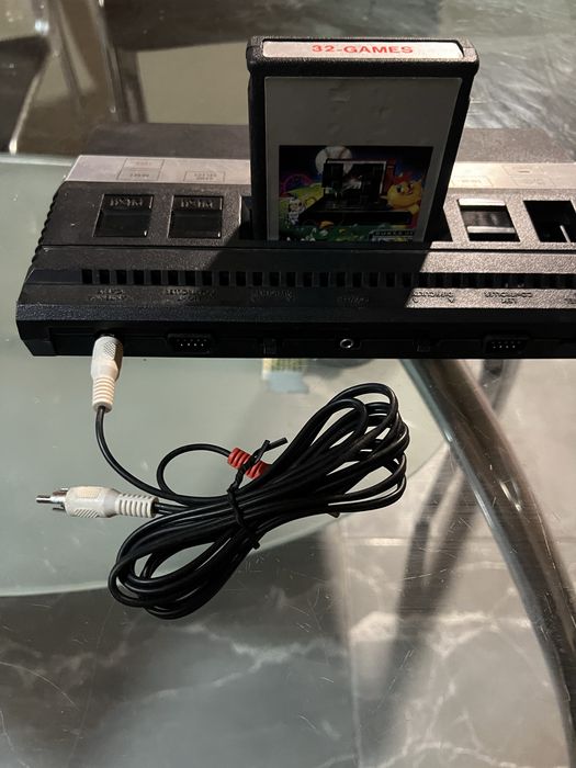 Atari 2600 sem cabos sem comando com jogo raro