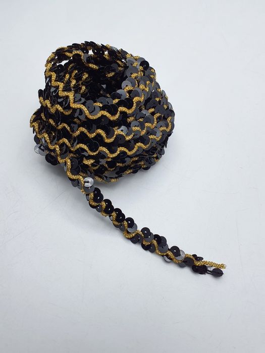 Tasiemka ozdobna cekinowa kupon 5,50 m.x 1 cm.