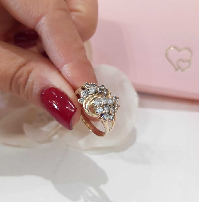 Złoty pierścionek p.585/3,93g  Cyrkonie