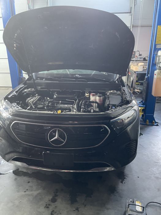Mercedes EQB в наявності запчастини розборка шрот