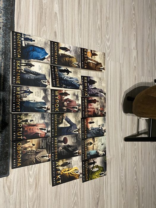 Seria książek Remigiusza Mroza - Chyłka.