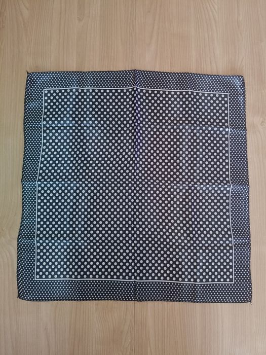 Nowa Apaszka w grochy 50 x 50 cm