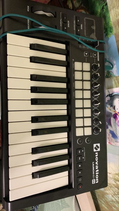 Міді клавіатура novation lanchkey 25