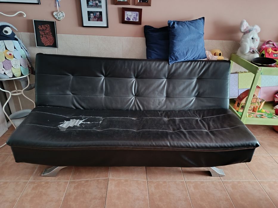Sofá cama com algum desgaste