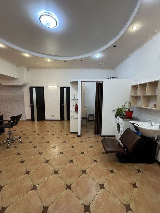 Оренда приміщення, ЦЕНТР, н/б, фасад, недорого.