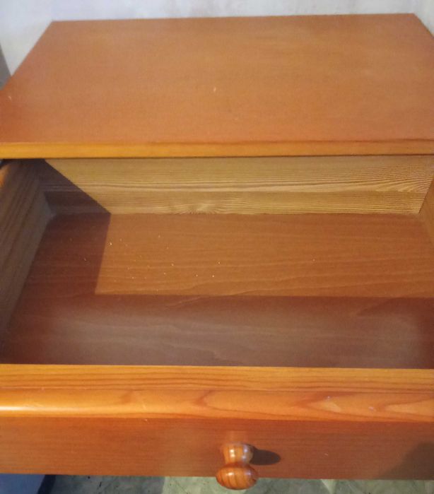 Mesa de cabeceira  em madeira ótimo estado