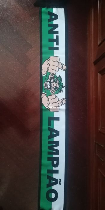 Varios cachecois do Sporting