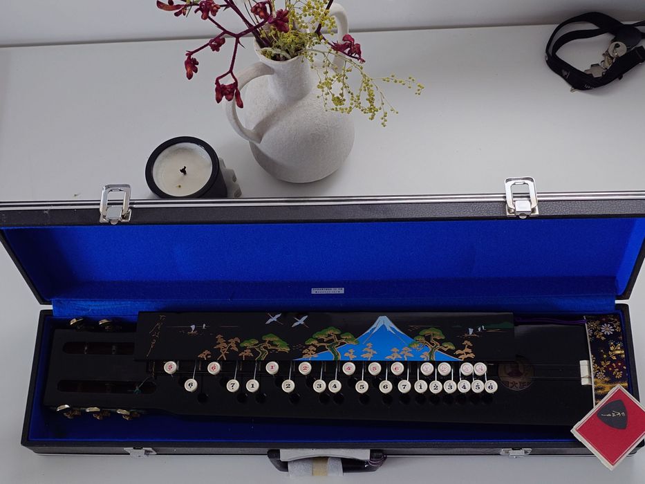 Japoński instument muzyczny Taishōgoto