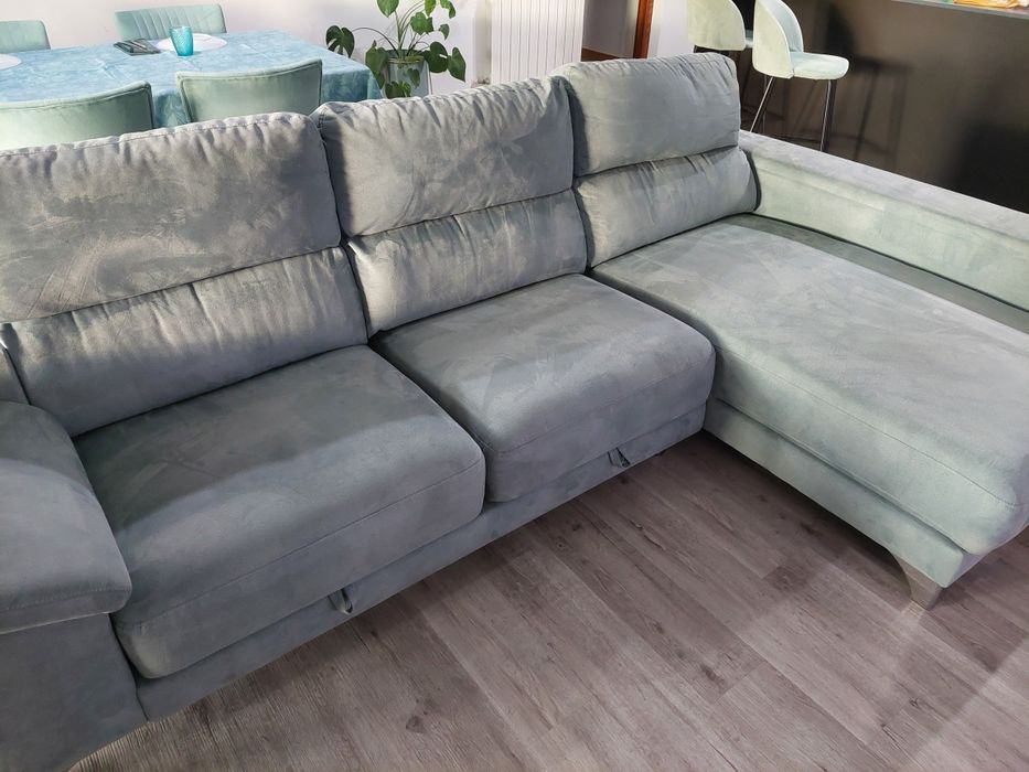 Sofá com chaise longue tons verde