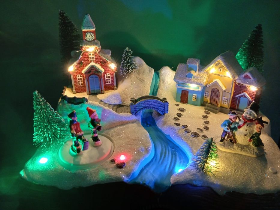 Новорічна інсталяція музична рухома новорічний декор санта потяг