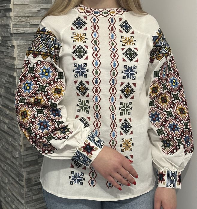 Жіночі вишиті сорочки , від S до L