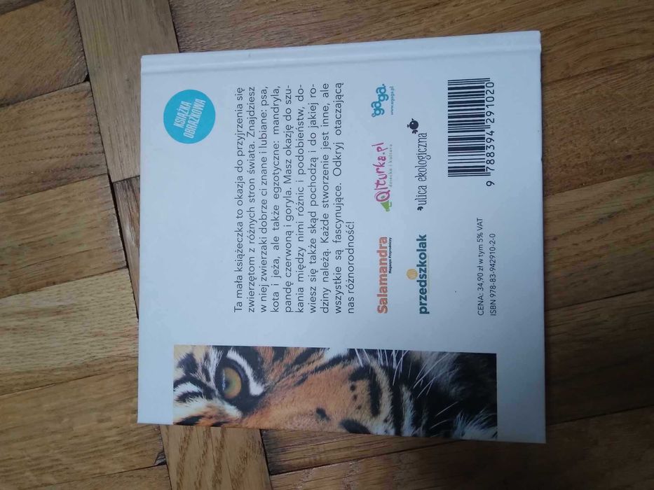 Książka ,,Zobacz z bliska kolor oczu i pyska''