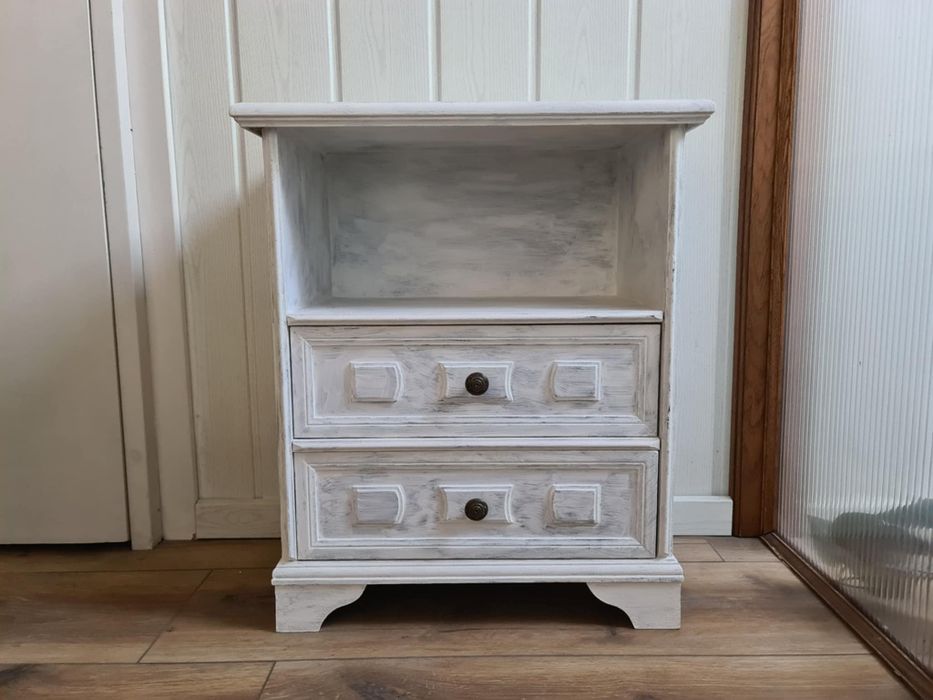 Vintage Szafka nocna stolik z szufladami postarzana farba kredowa biał