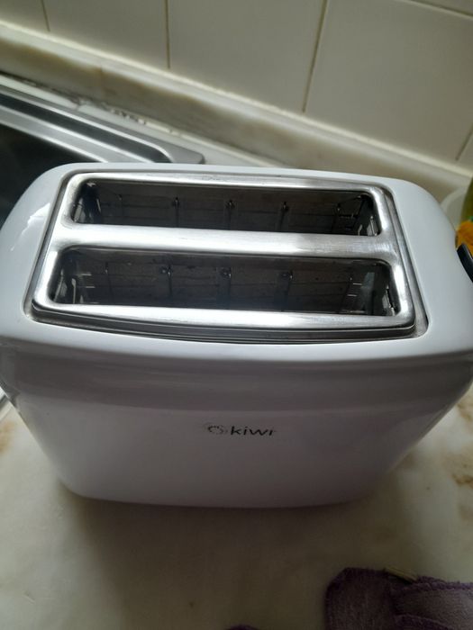 Torradeira da marca kiwi, 800w