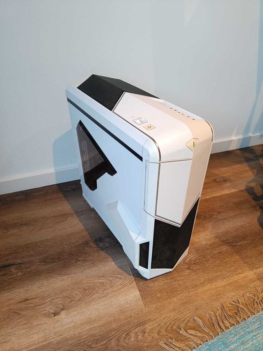 Desktop PC: Intel i5, 16GB RAM, 6TB HDD com 1000 Filmes e 270 Séries