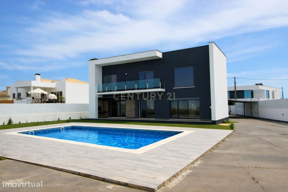 Moradia Isolada T4 com Piscina e Jardim Privativo | Fernão Ferro