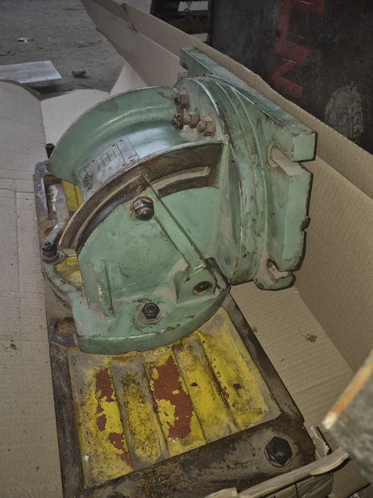 Долбежная голова 675  Синусный поворотный стол