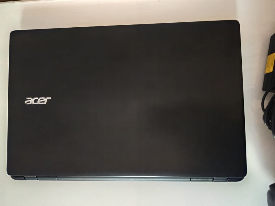 Portátil Acer / Gráfica 1GB / 8GB RAM / SSD 120GB