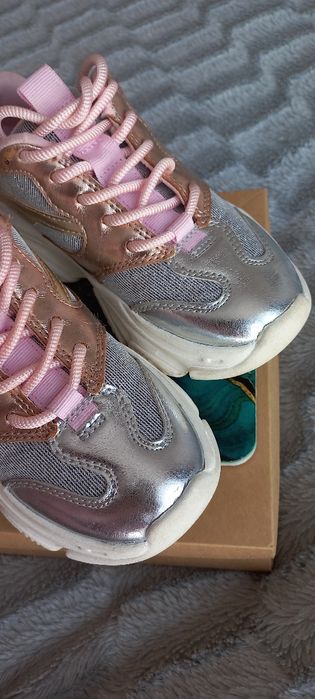 Кросівки взуття 30 розмір оригінал