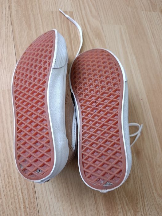 Продам кеди vans