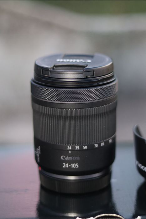 Canon RF 24-105mm f/4-7.1 IS STM + Lens Hood