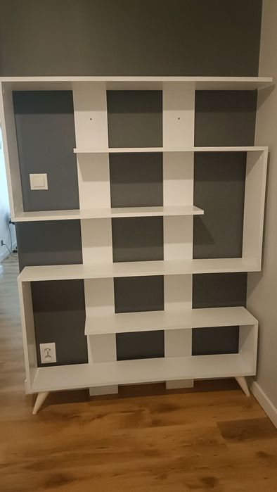 Sprzedam regał w stylu skandynawskim