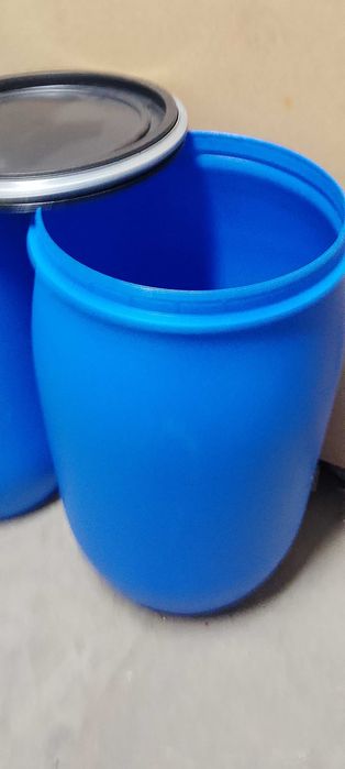 Beczki plastikowe 120l.