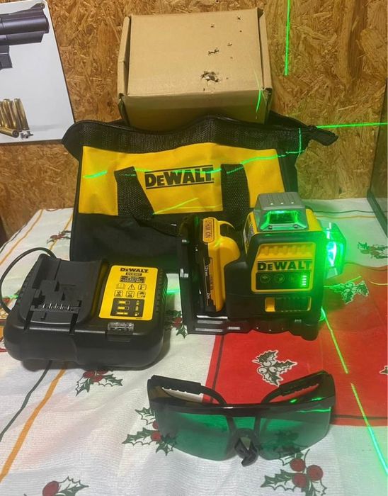 Laser dewLt 12 linhas auto nivelante