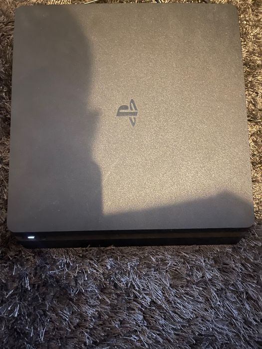 Sprzedam PlayStation 4