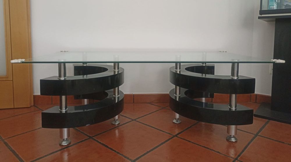 Mesa de Centro em Vidro – Estilo e Espaço