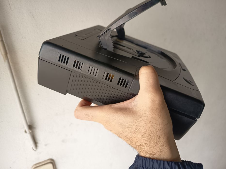 Sega Saturn a funcionar com comando