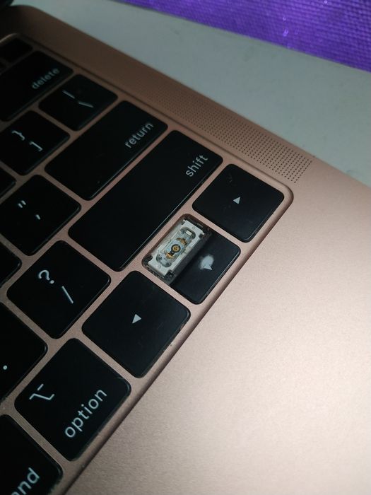MacBook Air 13 рожевого кольору