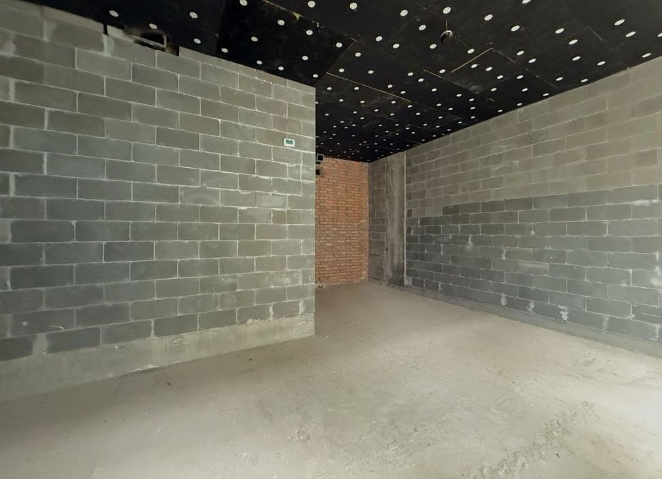 Здається в оренду приміщення у Файна Таун,фасад,Нивки,Салютна,2