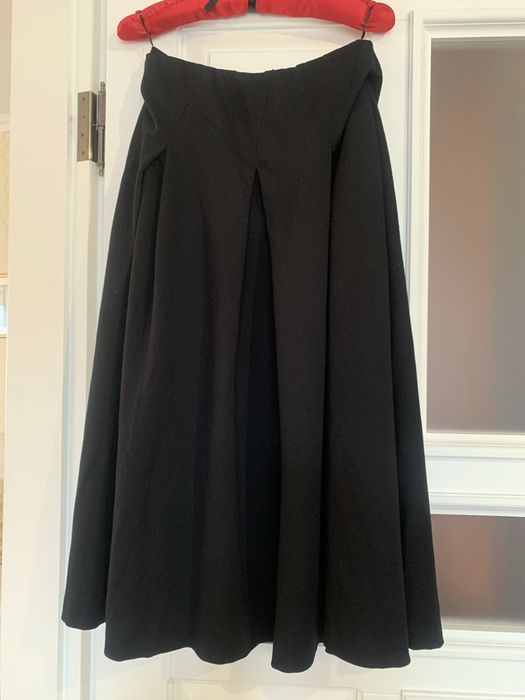 Чорна спідниця міді від бренду Max Mara studio, ромір S