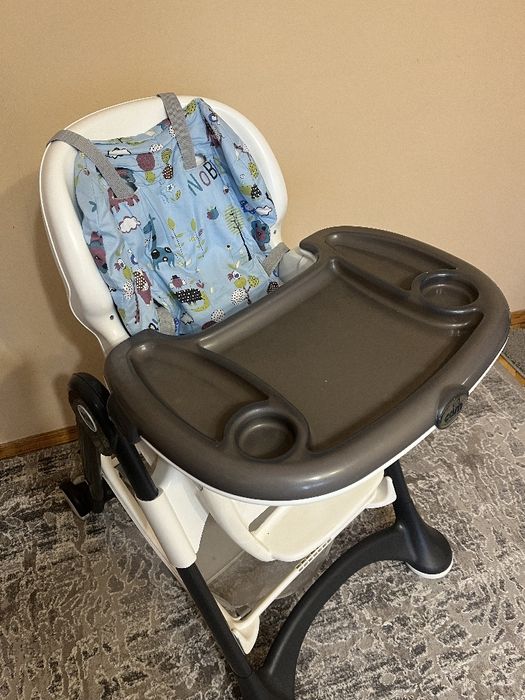 Дитячий стілець для годування