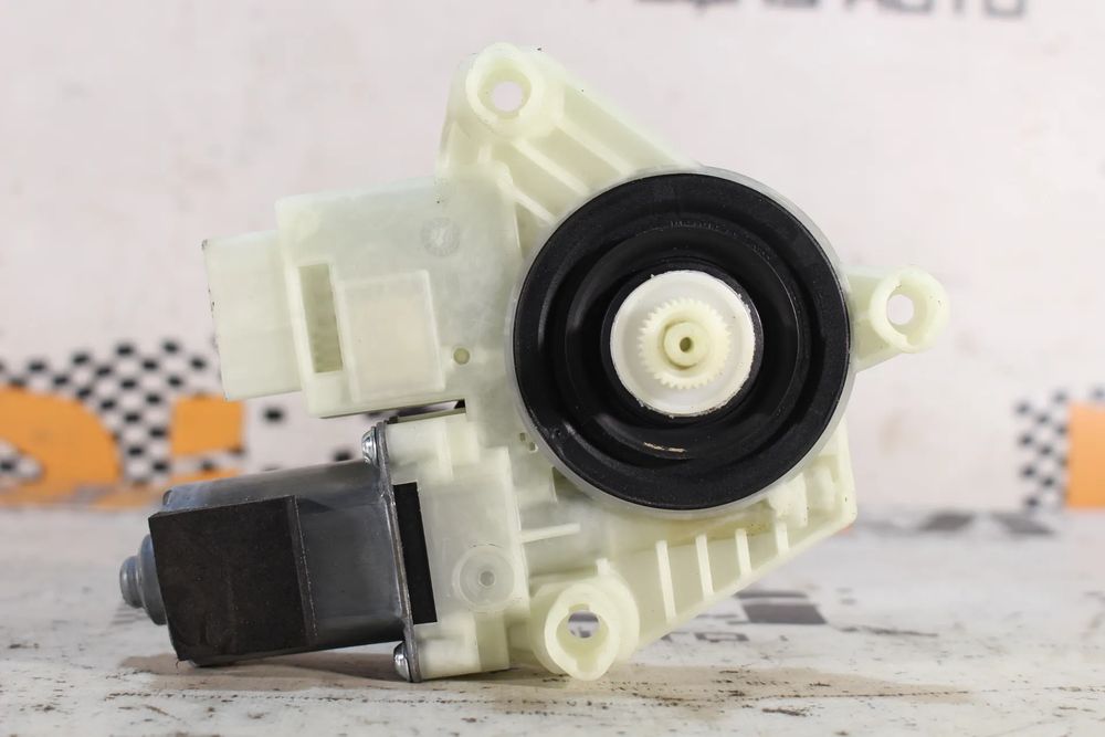 Motor vidro trás direito VOLKSWAGEN Passat (3G2, CB2)
