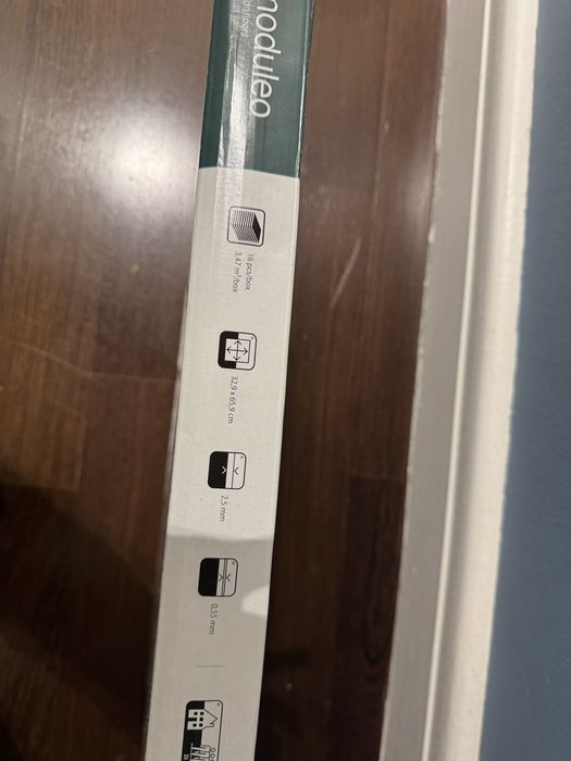 Jedno opakowanie paneli winylowych Moduleo