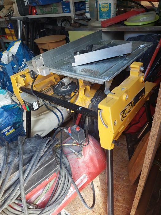 Serra de Mesa/Esquadria DeWalt DW742