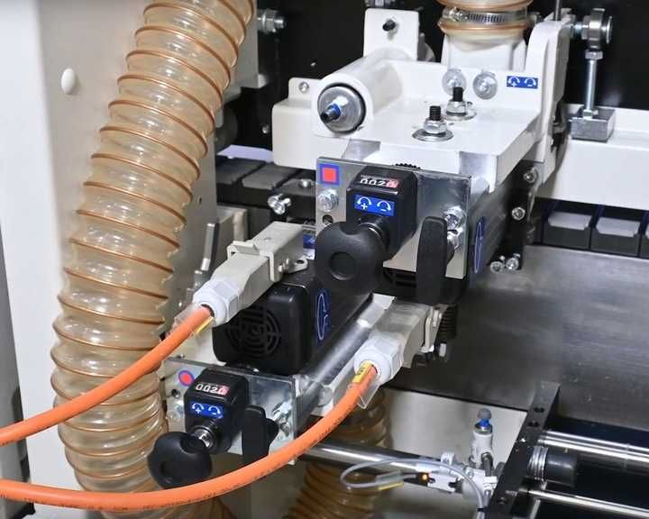 Okleiniarka CASADEI FLEXA 23,  Frezowanie wstępne, Naroża, Cykliny