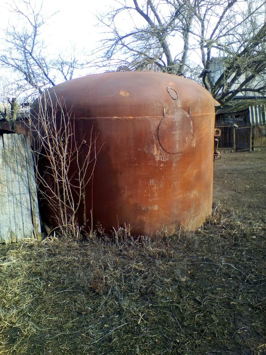 Бочка 18 кубов. сталь чёрная, толщина 10 мм. Вес 2200 кг.