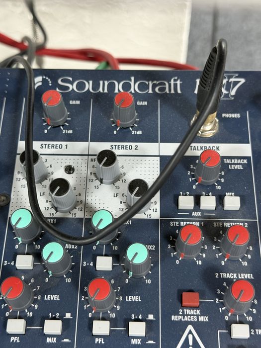 Продаю Soundcraft LX7ii 24