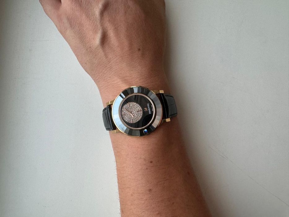 Часы Swarovski