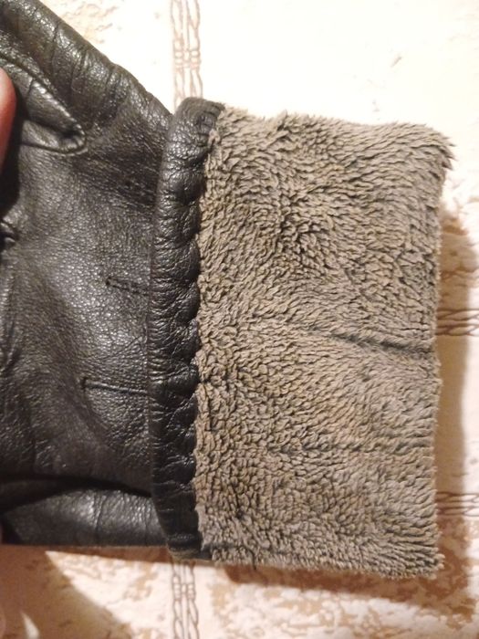 Перчатки кожаные с утеплителем черные (длина 24 см)