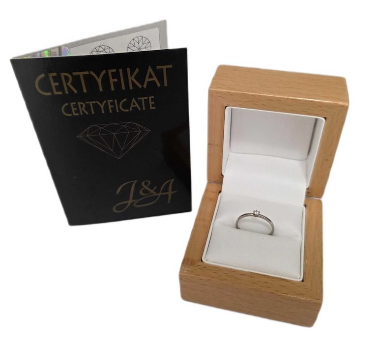 Złoty pierścionek z brylantem 1g/p585/r10