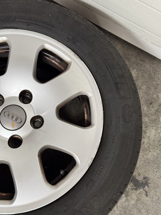 4 Jantes Originais Audi 15” 5x112 ET39 + 2 Pneus Michelin