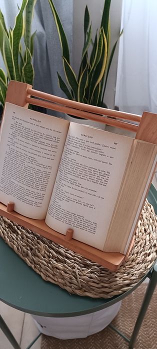 Expositor para livros em madeira maciça,, bíblia etc