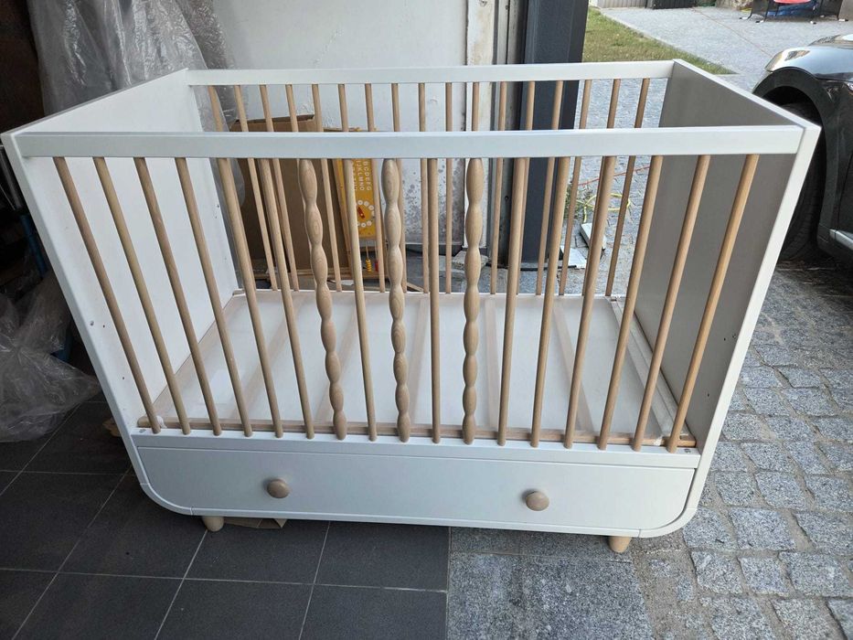 Berço IKEA com gaveta MYLLRA + Colchão e Protetor