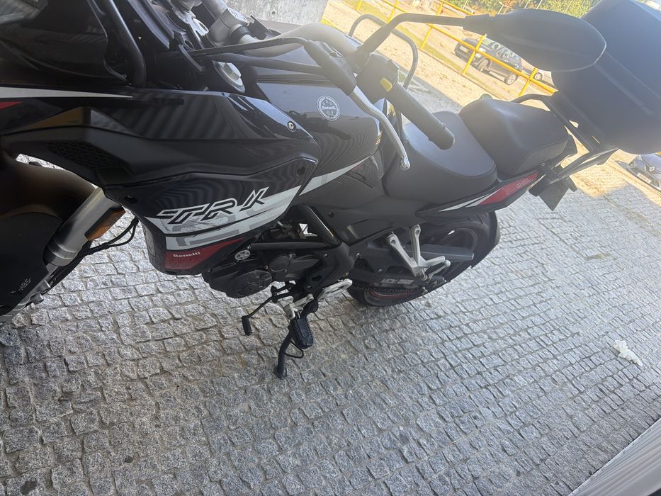 Moto benelli TRK 251