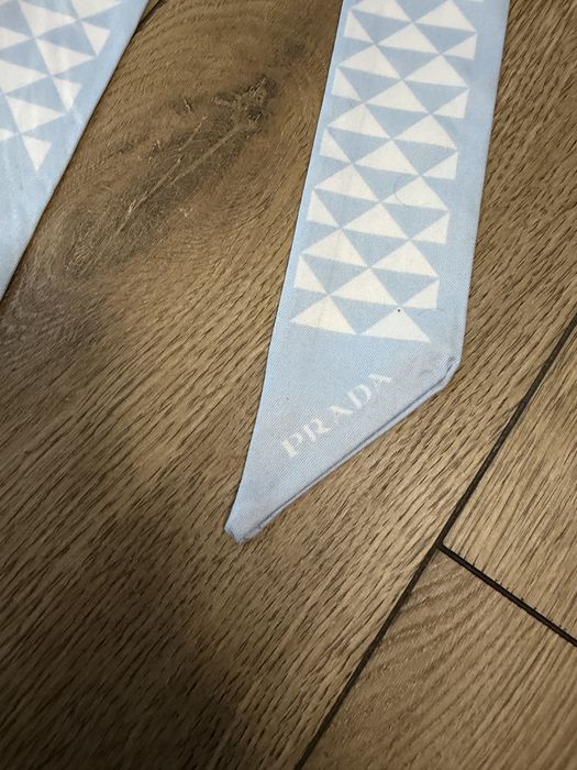 Blekitna apaszka Prada 100% jedwab nowa z metka